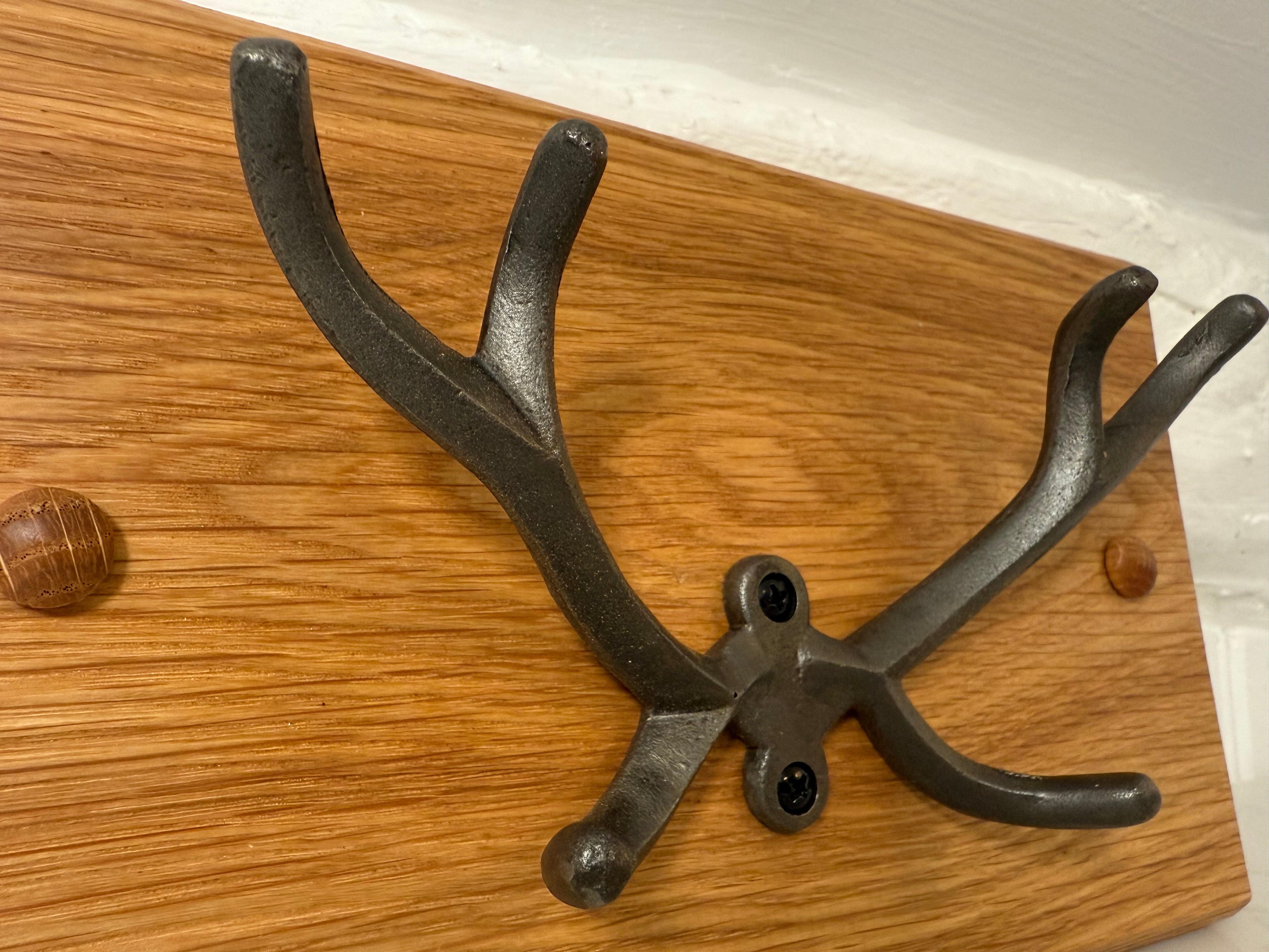 Handmade Solid Oak Key Rack: Cast Iron Stag Antlers - Personalisable